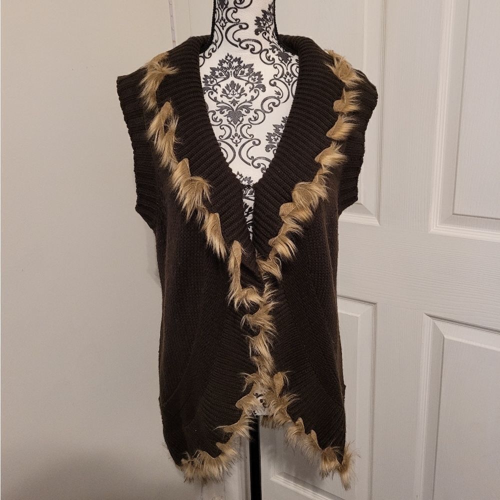 NY‎ knits Faux fur trimmed open front sleeveless cardigan